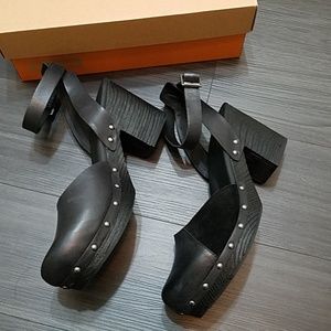korks meru clogs